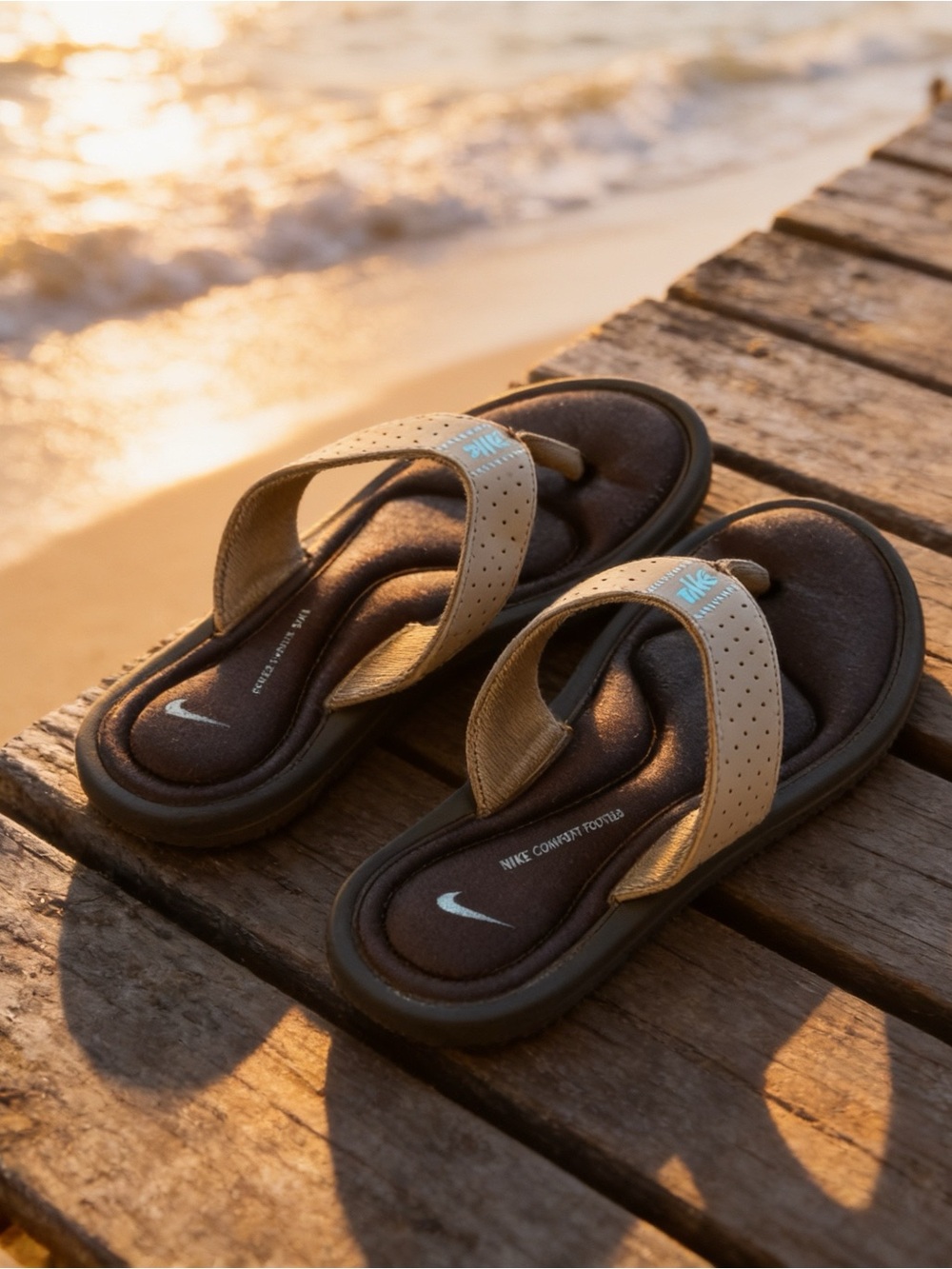 🥥 NIKE Tan and Black Cushioned Flip Flop Sandals